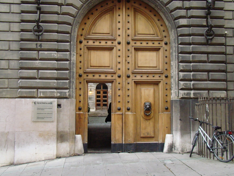 2008 10-Old Town Geneva Switzerland Doors 2.jpg
